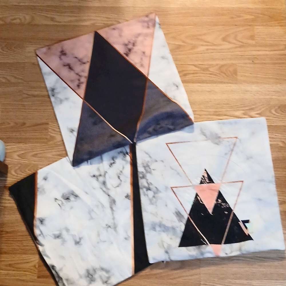 3 decorative pillows